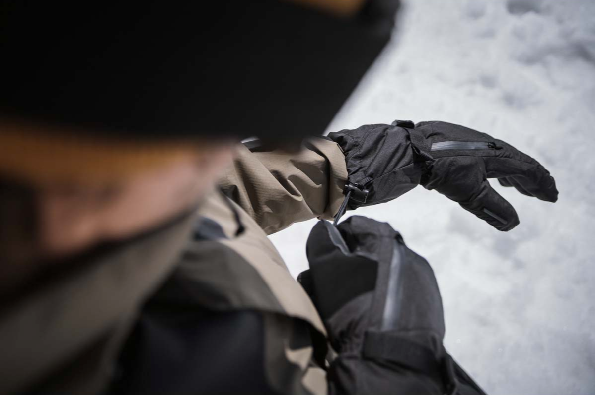 Titan Gore-Tex Glove Carbon