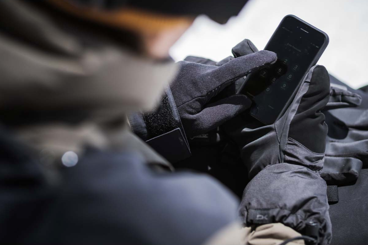 Titan Gore-Tex Glove Carbon